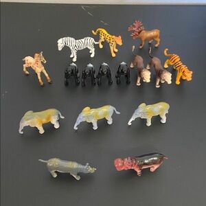 16 Mini Safari and Jungle Animals Toy Set for Kids - Multicolor